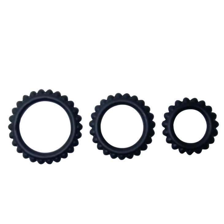 Imagen que nos facilita BAILE FOR HIM de su producto erótico BAILE - TITAN SET 3 PCS COCK RING BLACK 2.8 + 2.4 + 1.9 CM para nuestra categoría "JUGUETES BIENESTAR |Juguetes para Hombres|Accesorios para el pene|Anillos Pene|Anillos sin vibración".
