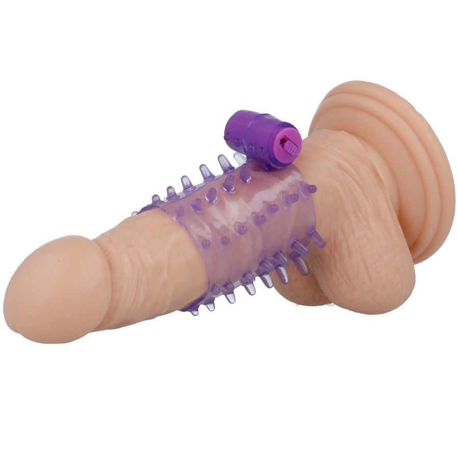 Imagen que nos facilita CASUAL LOVE de su producto erótico CASUAL LOVE - RING FUNDA PENE VIBRADOR LILA para nuestra categoría "JUGUETES BIENESTAR |Juguetes para Hombres|Accesorios para el pene|Fundas Pene sin extensión".