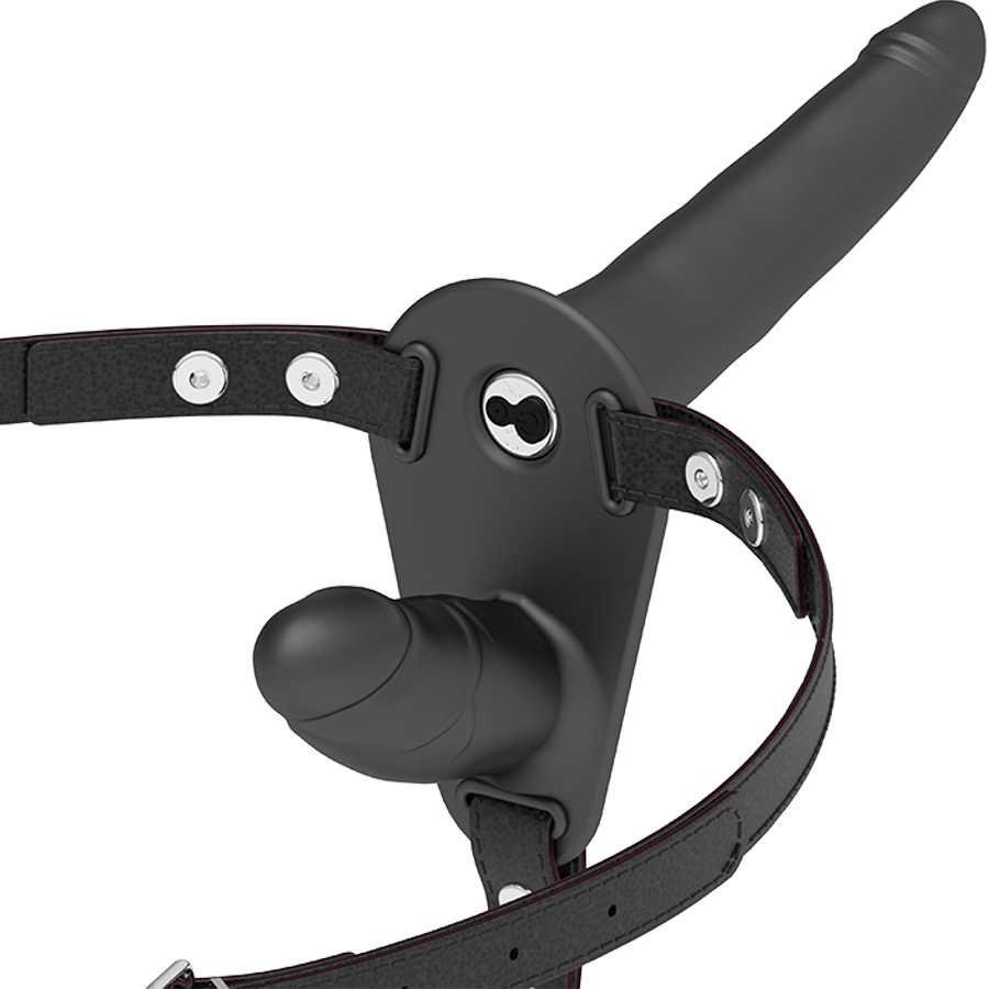 Imagen que nos facilita FETISH SUBMISSIVE HARNESS de su producto erótico FETISH SUBMISSIVE HARNESS - DOBLE PENETRACIÓN VIBRADOR NEGRO para nuestra categoría "JUGUETES BIENESTAR |Arneses|Arneses Dobles".