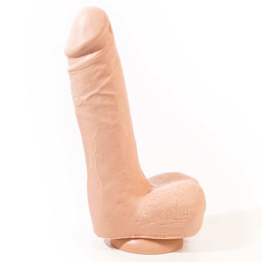Imagen que nos facilita PINK ROOM de su producto erótico PINK ROOM - ANTON DILDO REALÍSTICO NATURAL 21.5 CM para nuestra categoría "JUGUETES BIENESTAR |Dildos sin Vibración|Penes realisticos".