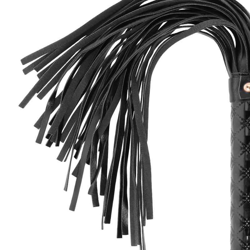 Imagen que nos facilita BEGME BLACK EDITION de su producto erótico BEGME - BLACK EDITION LÁTIGO CUERO VEGANO para nuestra categoría "BDSM & BONDAGE |Artículos BDSM|Látigos BDSM".
