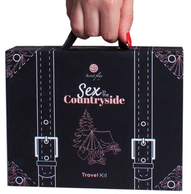 Imagen que nos facilita SECRETPLAY 100% GAMES de su producto erótico SECRETPLAY - SEX IN THE COUNTRYSIDE TRAVEL KIT (ES/EN/DE/FR/NL/PT) para nuestra categoría "JUEGOS |Juegos de cartas".