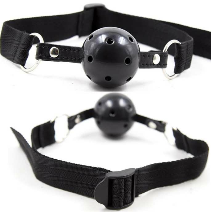 Imagen que nos facilita OHMAMA FETISH de su producto erótico OHMAMA FETISH - MORDAZA BOLA TRANSPIRABLE TELA NEGRA para nuestra categoría "BDSM & BONDAGE |Bondage|Mordazas".