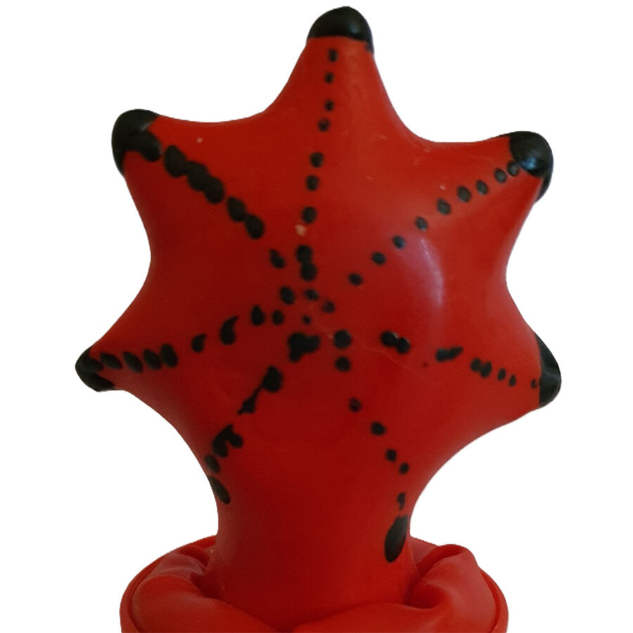 Imagen que nos facilita CONDOMERIE de su producto erótico CONDOMERIE - PRESERVATIVO DECORATIVO PINTADO A MANO ESTRELLA DE MAR para nuestra categoría "PRESERVATIVOS |Preservativos Divertidos".