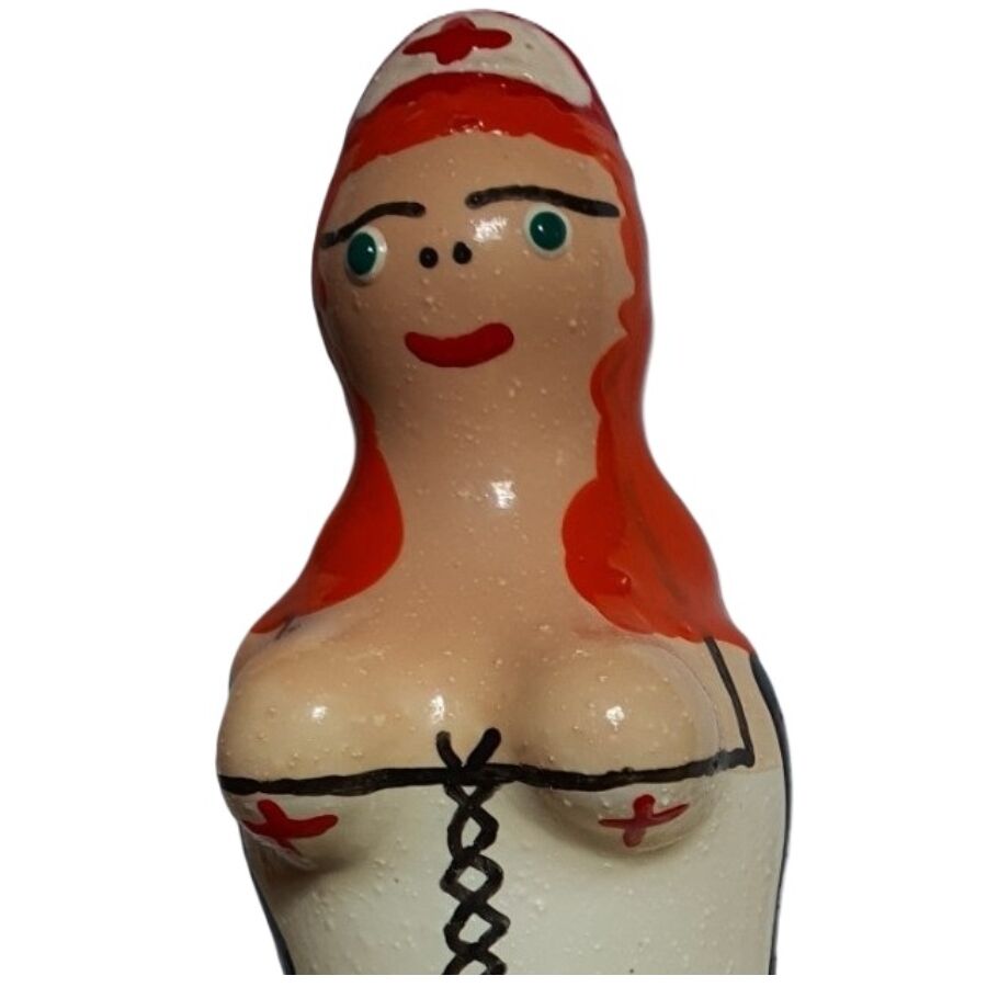 Imagen que nos facilita CONDOMERIE de su producto erótico CONDOMERIE - PRESERVATIVO DECORATIVO PINTADO A MANO ENFERMERA PELIRROJA para nuestra categoría "PRESERVATIVOS |Preservativos Divertidos".