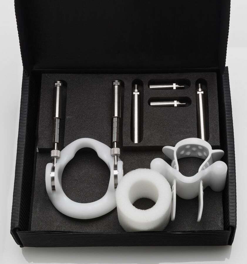 La marca JES-EXTENDER nos facilita esta imagen de su producto JES-EXTENDER - BLACK ALARGAMIENTO DE PENE para nuestro catálogo.