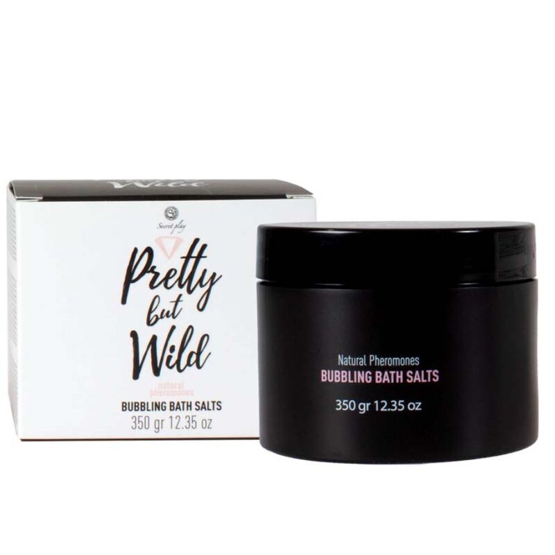 La marca SECRETPLAY COSMETIC nos facilita esta imagen de su producto SECRETPLAY - PRETTY BUT WILD SALES DE BAÑO 350 GR para nuestro catálogo.