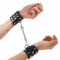 La marca KINK WRIST RESTRAINT nos facilita esta imagen de su producto KINK - MUÑEQUERAS CON CIERRE A PRESIÓN LLENO DE TACHUELAS AJUSTABLE NEGRO 19-24 CM X 5.5 CM para nuestro catálogo.
